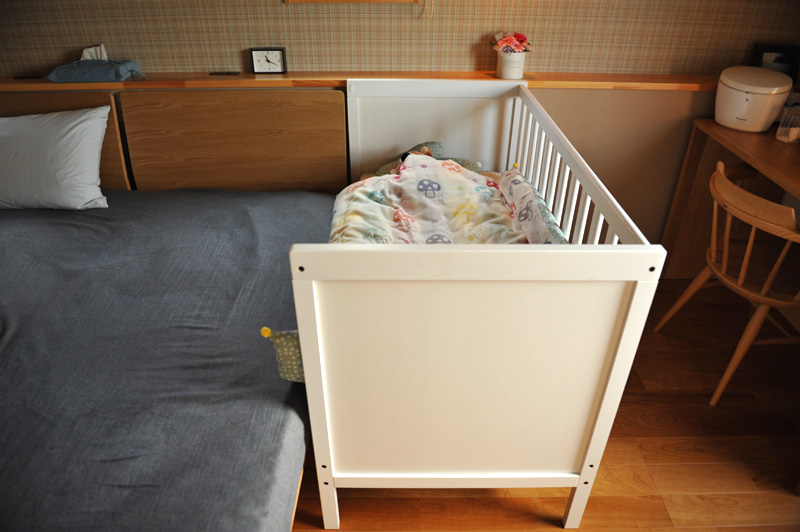 イケア（IKEA）のベビーベッドを購入／添い寝ベッド／SUNDVIK｜家は明かりから。～スウェーデンハウスで北欧生活～